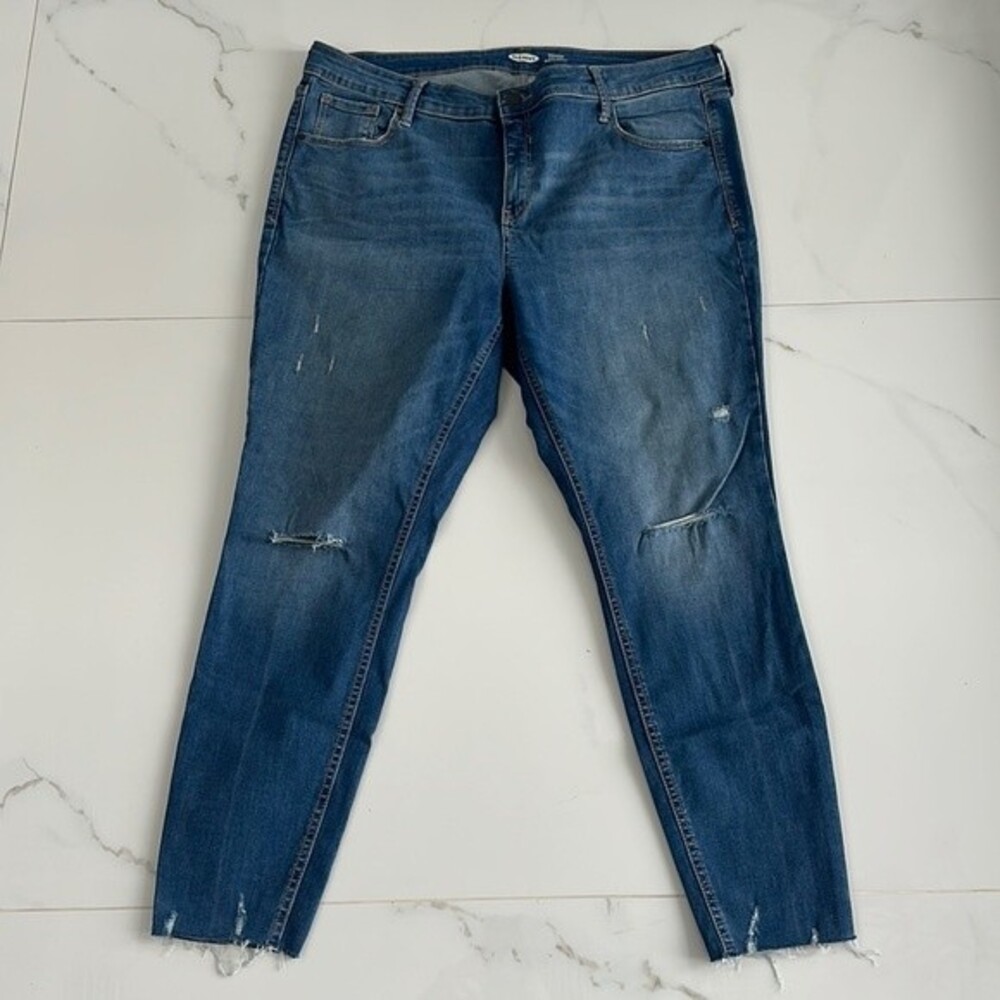 Old Navy Rockstar Super-Skinny Distressed Ripped Cut-Off Ankle Jeans Women Sz 16 - Picture 2 of 9